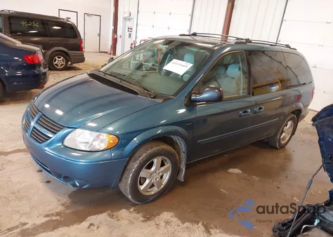 2005 Dodge Grand Caravan Sxt from USA, damaged, VIN 2D4GP44L05R345874